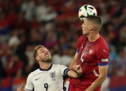 开云体育在线-欧洲足球赛事中展现激烈对抗