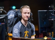 开云体育登录-CLG横扫FNC，Caps团战一打五半决赛2:1（首尔）