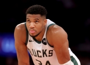 开云APP-关于雄鹿轻取爵士，克莱状态火热的信息