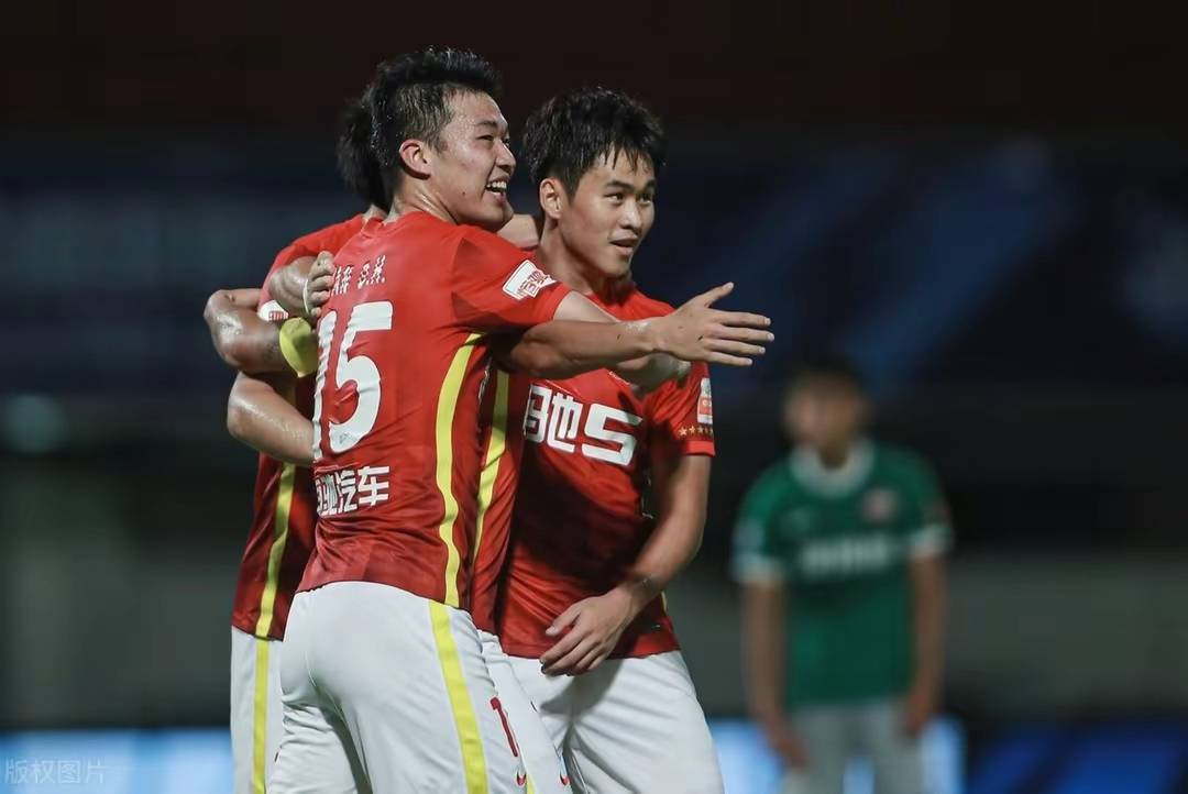 强队领先优势明显,期待继续表现出色 强队领先优势明显,期待继续表现出色