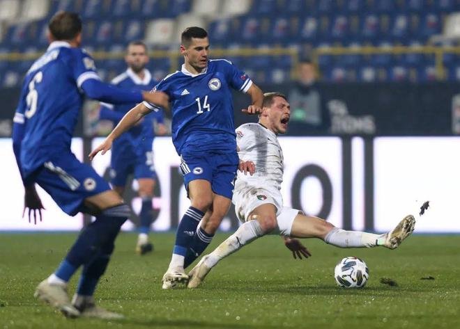 奥地利队在欧预赛中表现不俗,轻松突围 奥地利队在欧预赛中表现不俗,轻松突围