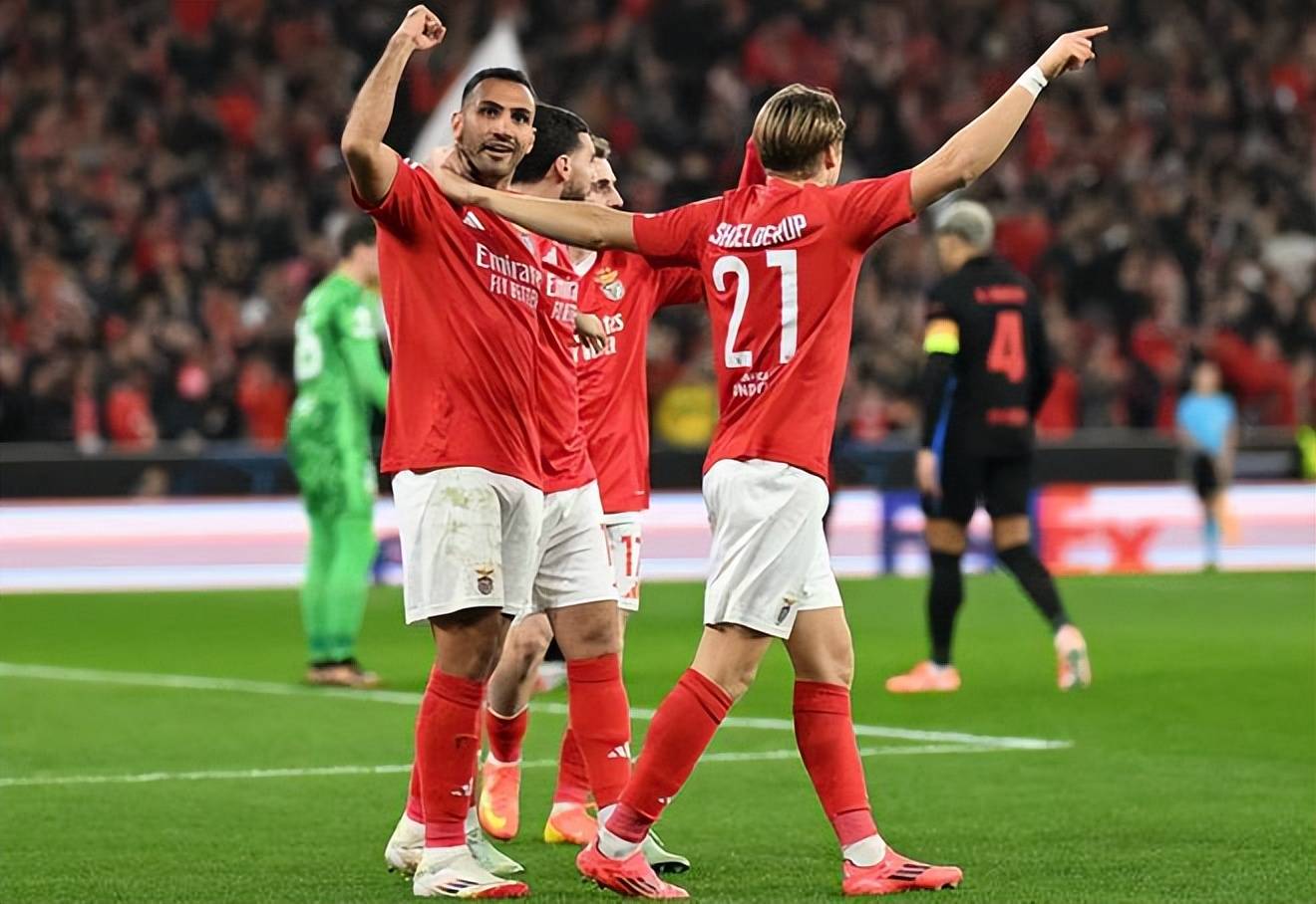 巴萨封王路添障,遭淘汰出局欧冠 巴萨封王路添障,遭淘汰出局欧冠