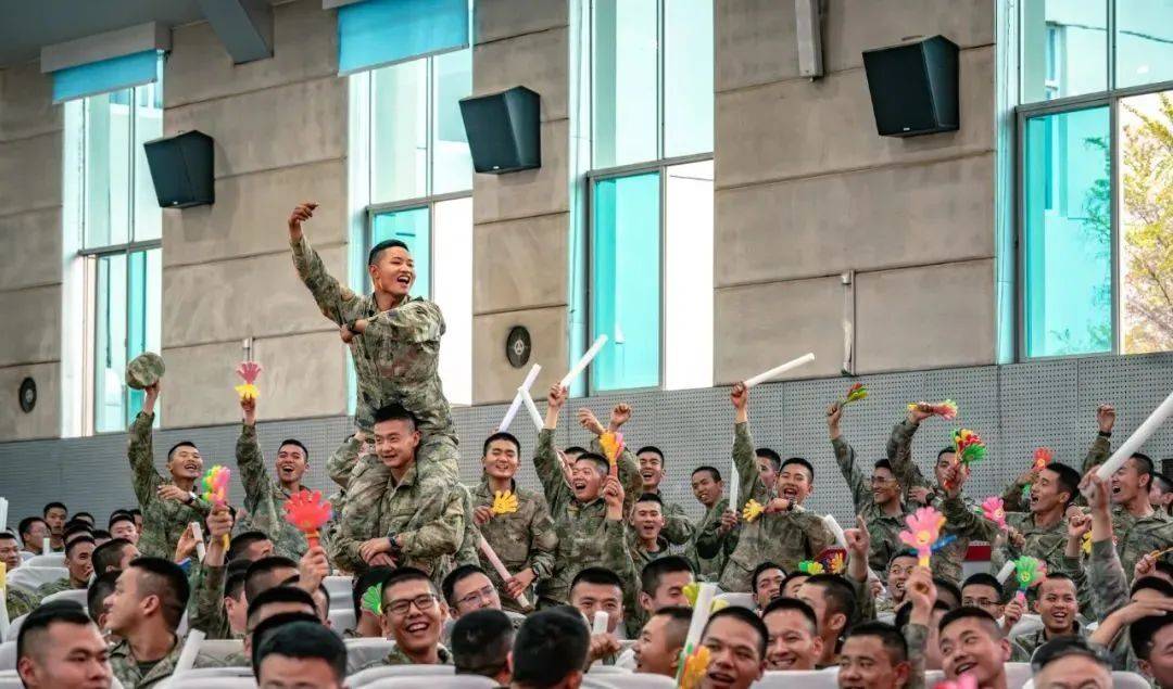 现场直击!球队实力碰撞引无数掌声的简单介绍 现场直击!球队实力碰撞引无数掌声的简单介绍