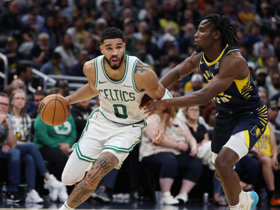 步行者队核心表现抢眼,带领球队晋级 步行者队核心表现抢眼,带领球队晋级