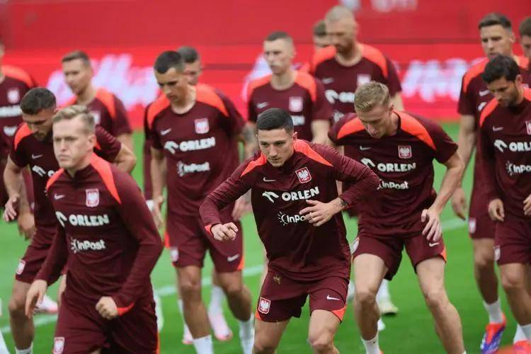 包含热刺客场战平水晶宫,欧战竞争白热化的词条 包含热刺客场战平水晶宫,欧战竞争白热化的词条