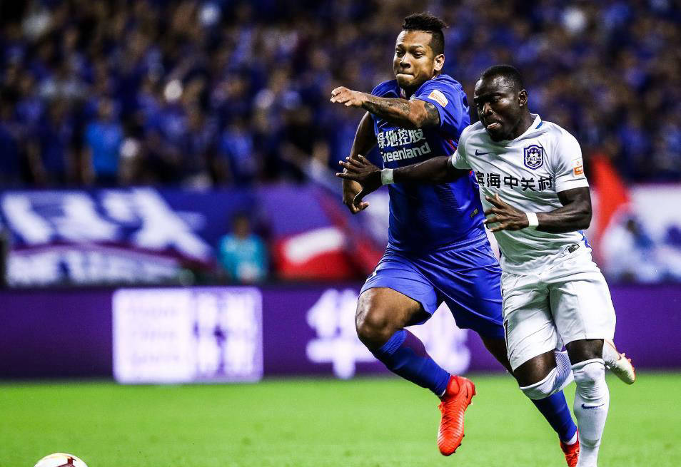 上海申花中场发挥出色，球队士气高涨的简单介绍