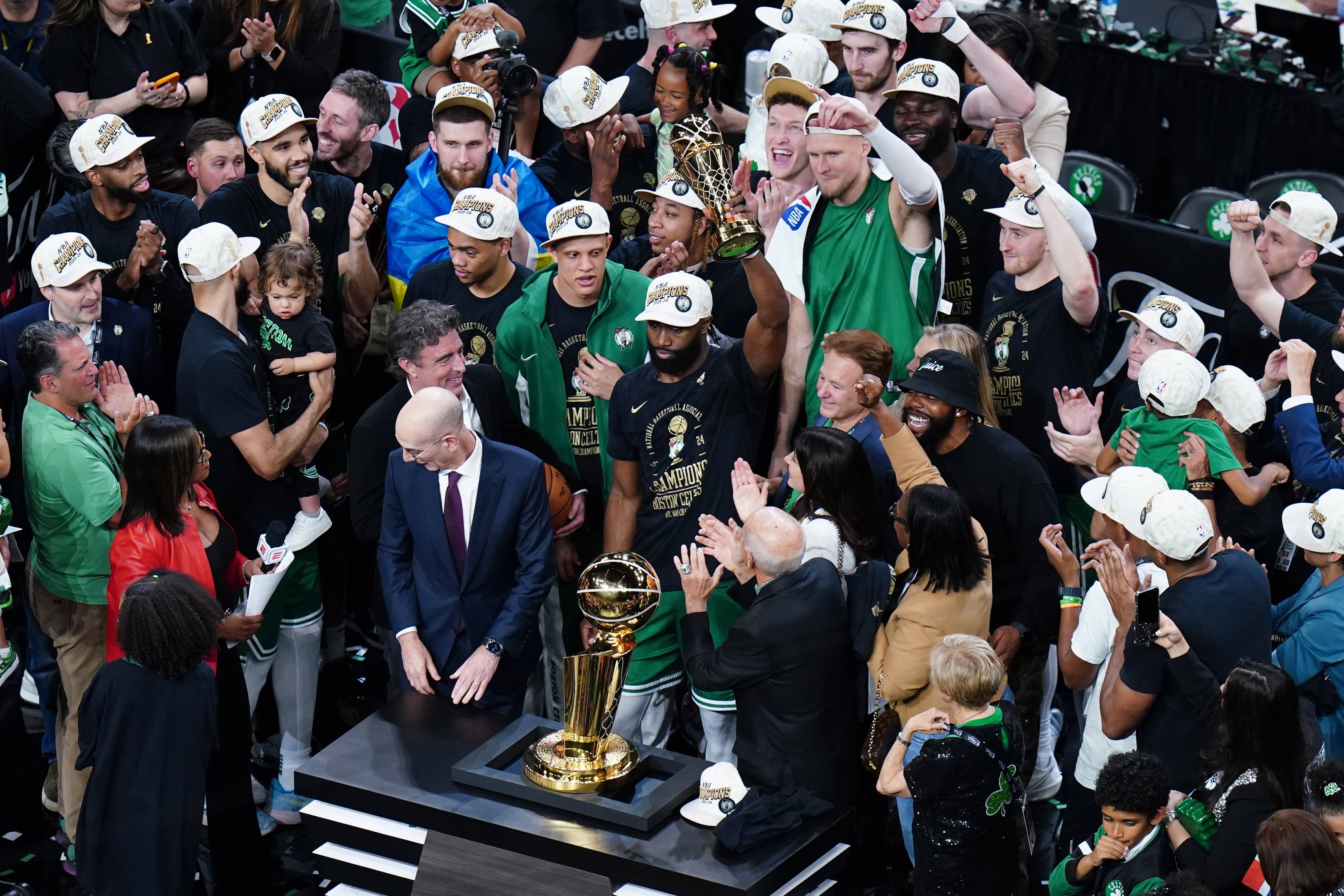 美洲球队在国际篮球赛中摘得冠军 美洲球队在国际篮球赛中摘得冠军