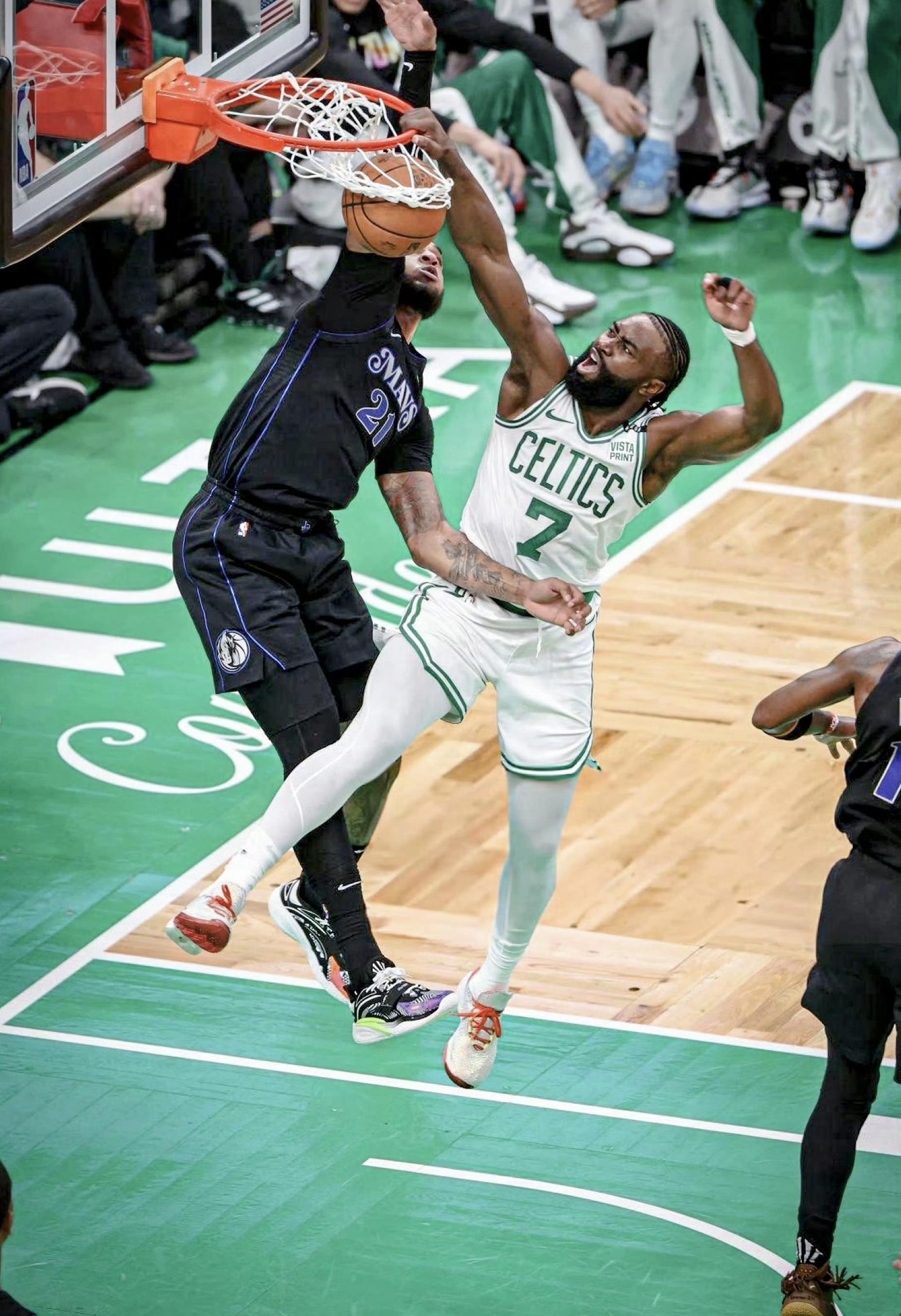 关于凯尔特人靠着团队合作，连胜九场稳居东部第一的信息