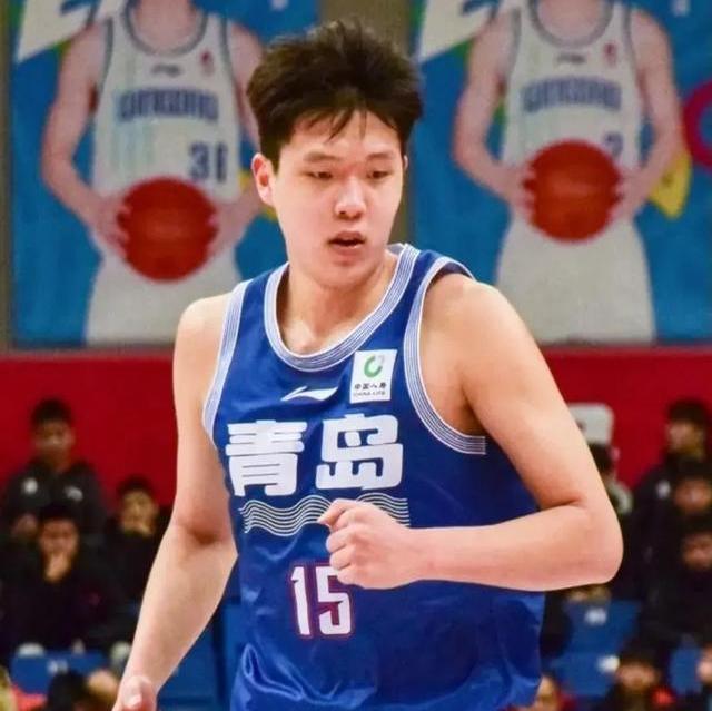 青岛队客场获胜,球队士气高涨的简单介绍 青岛队客场获胜,球队士气高涨的简单介绍