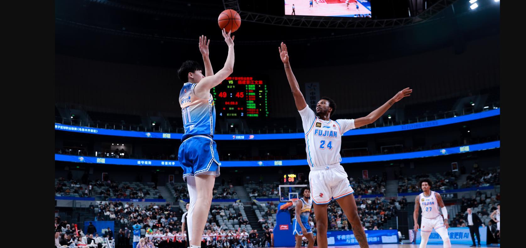 北京男篮主场压倒福建队，夺得连胜