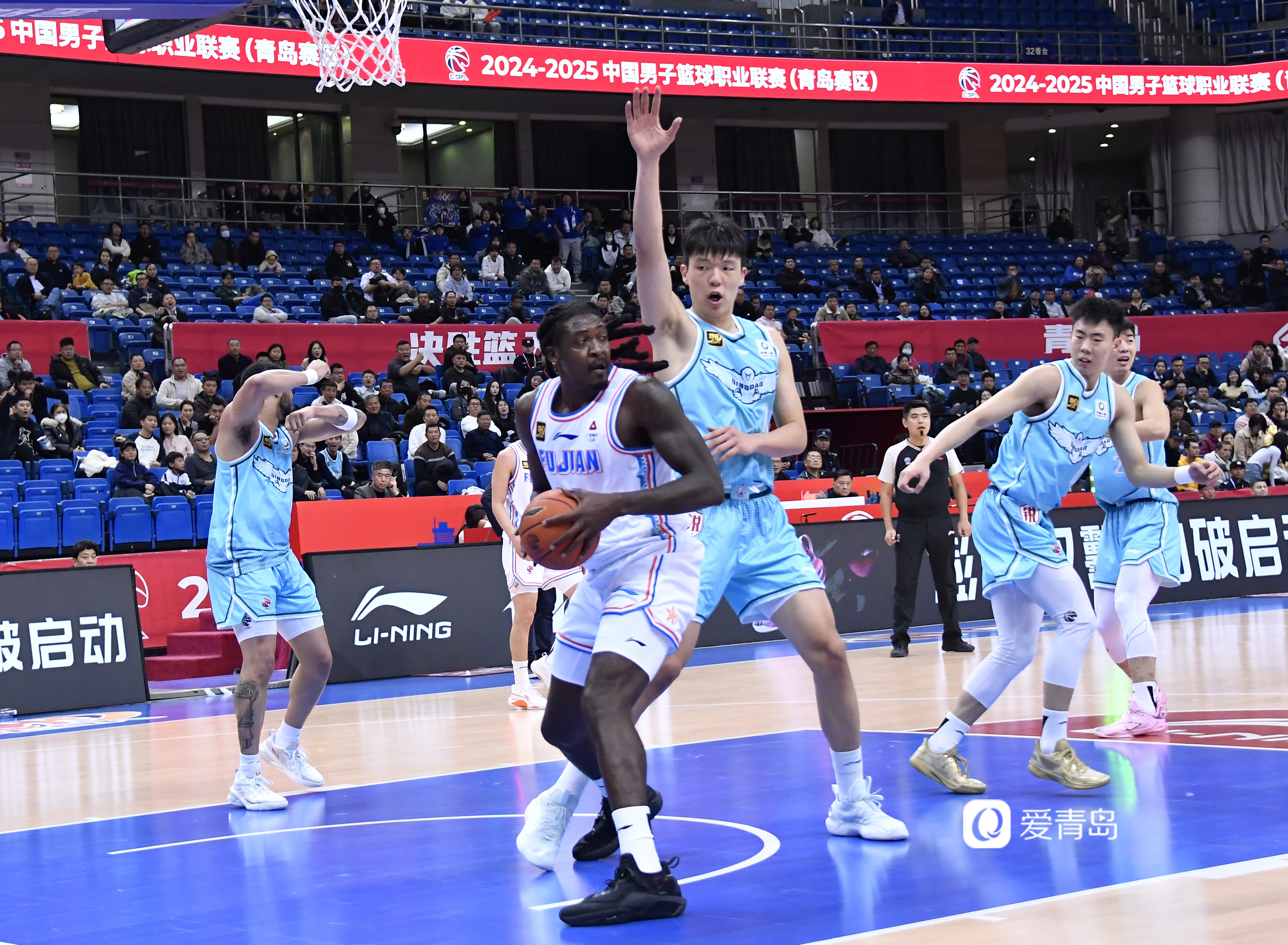 北京男篮主场压倒福建队，夺得连胜