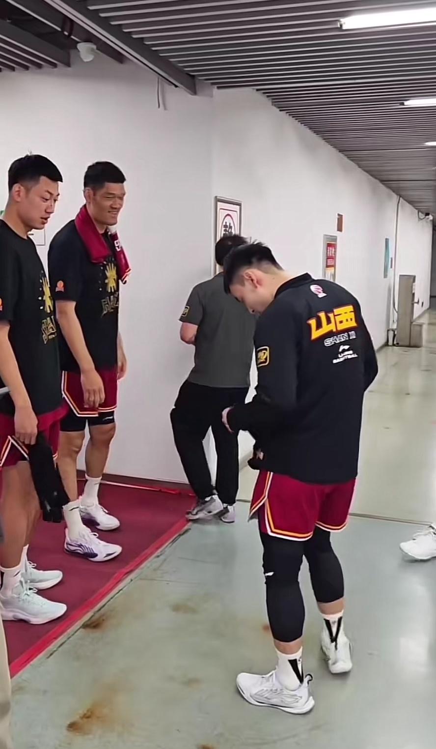 山西队面临人员不足困难,备战态度决定胜负 山西队面临人员不足困难,备战态度决定胜负