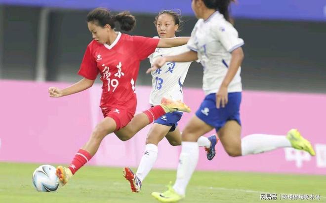 女足精英赛即将举行,球队备战全力以赴 女足精英赛即将举行,球队备战全力以赴