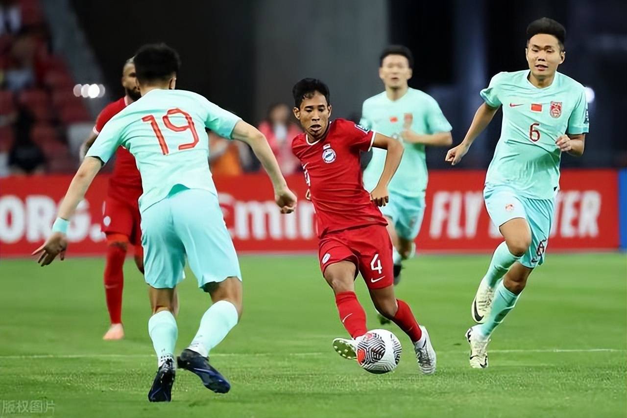 队员受伤紧急换上替补队员，新阵容冲锋