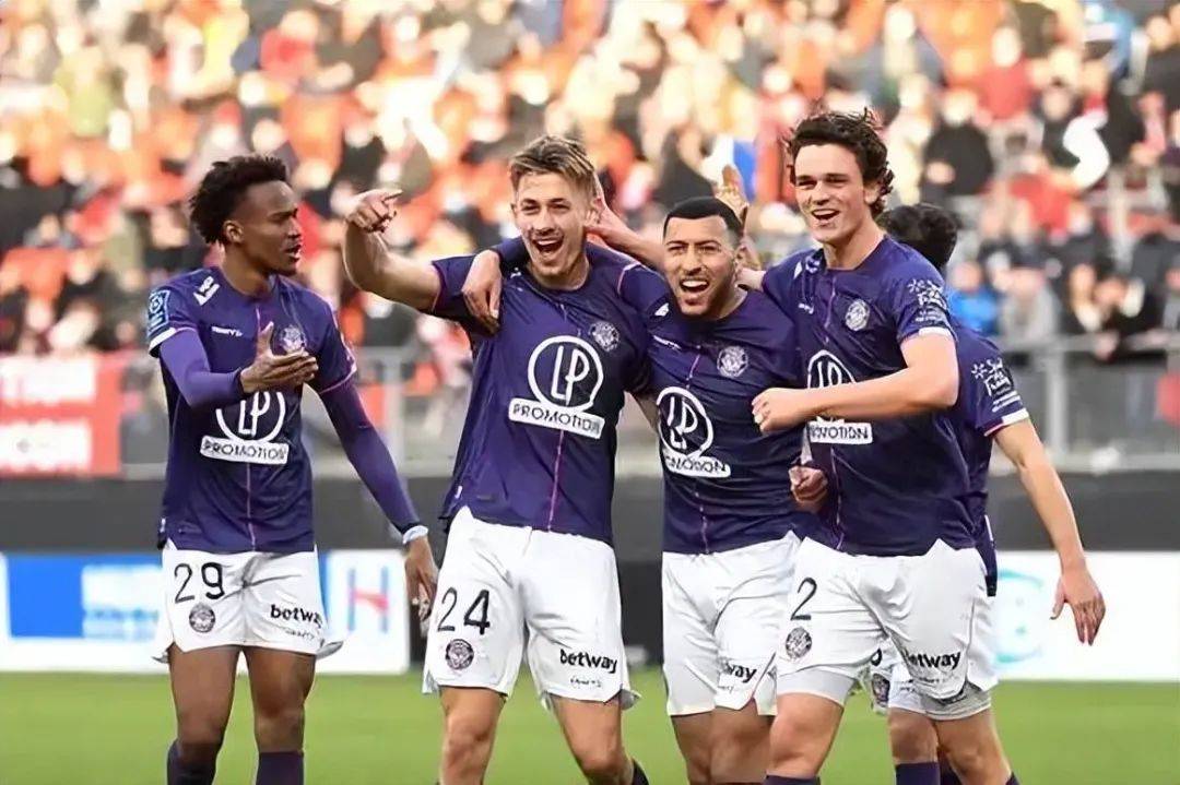 法甲赛场硝烟弥漫，球队实力对决