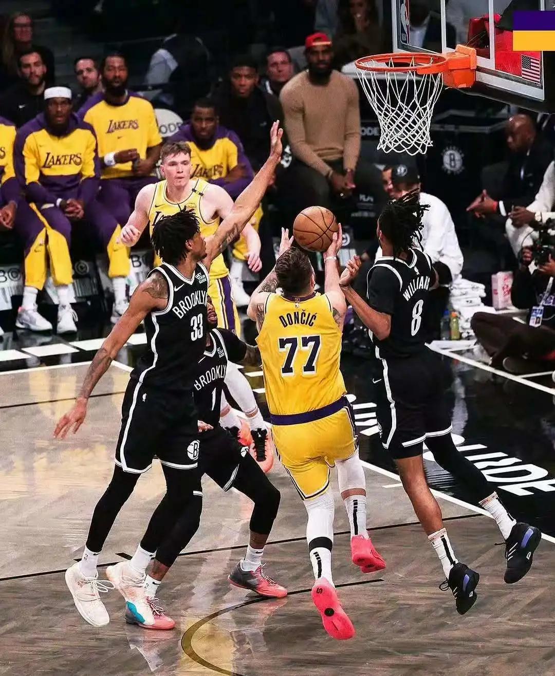 面对湖人,湖人上演遗憾一战的简单介绍 面对湖人,湖人上演遗憾一战的简单介绍