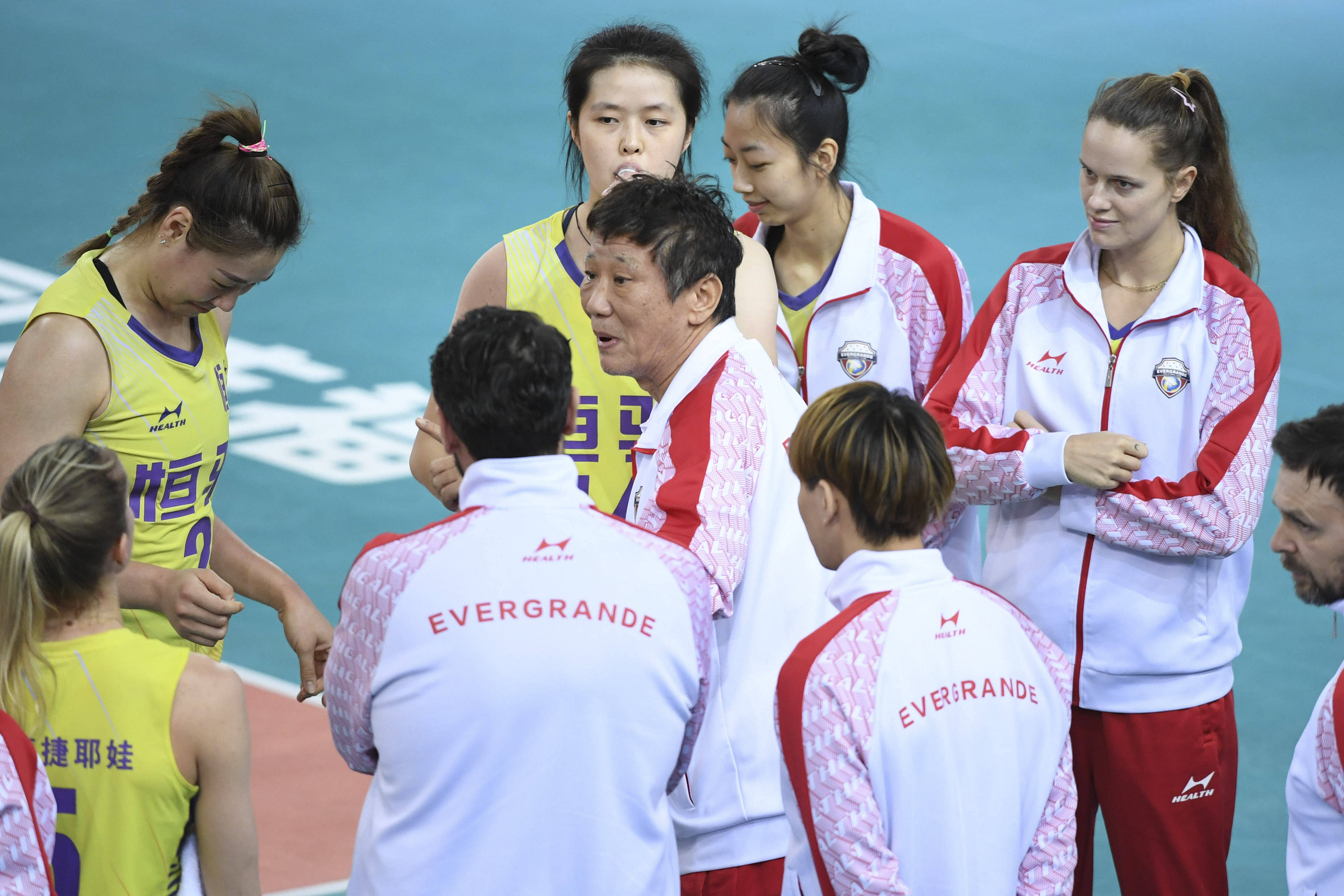 关于排球赛事中恒大战胜对手成功续约的信息 关于排球赛事中恒大战胜对手成功续约的信息