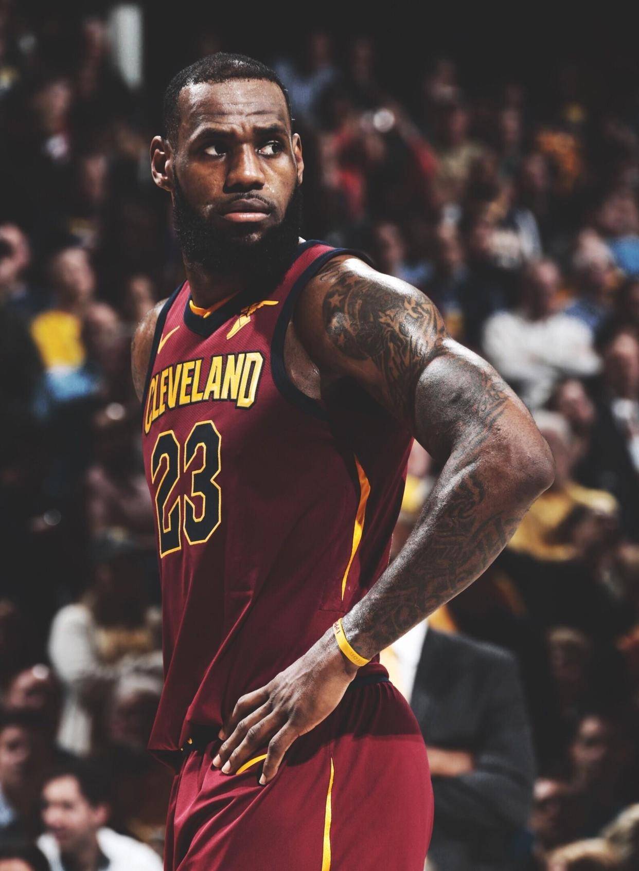 詹姆斯在巴黎的比赛中宣布退役的简单介绍 詹姆斯在巴黎的比赛中宣布退役的简单介绍