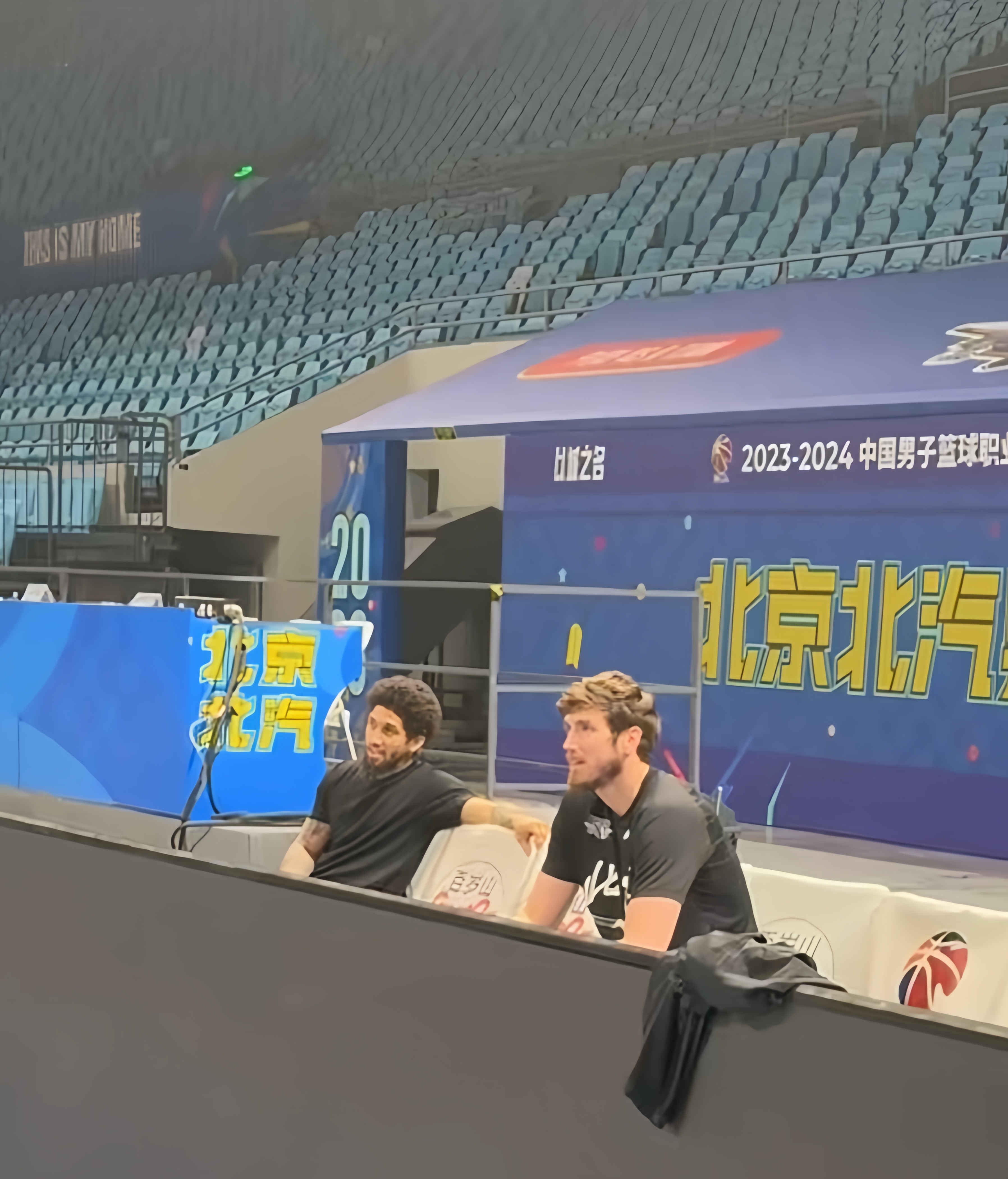 北京首钢男篮在主场大胜重庆队 北京首钢男篮在主场大胜重庆队