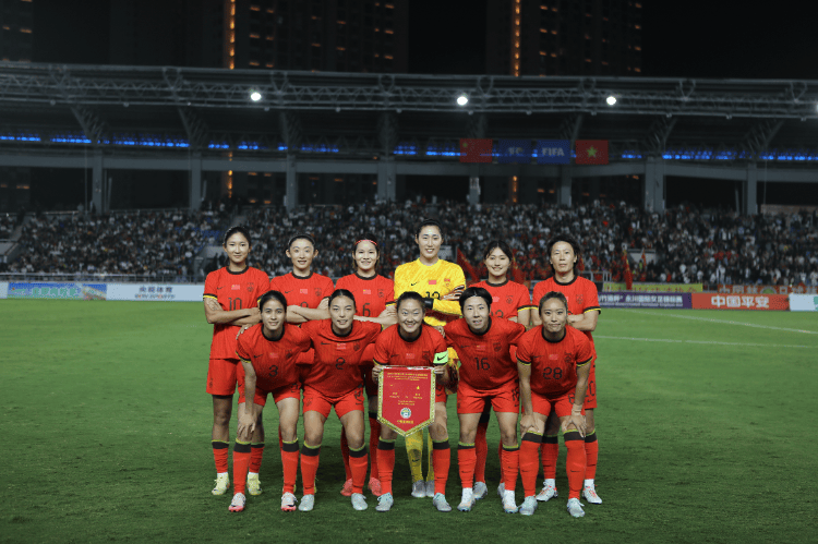 中国队在女足比赛中实力夺冠 中国队在女足比赛中实力夺冠