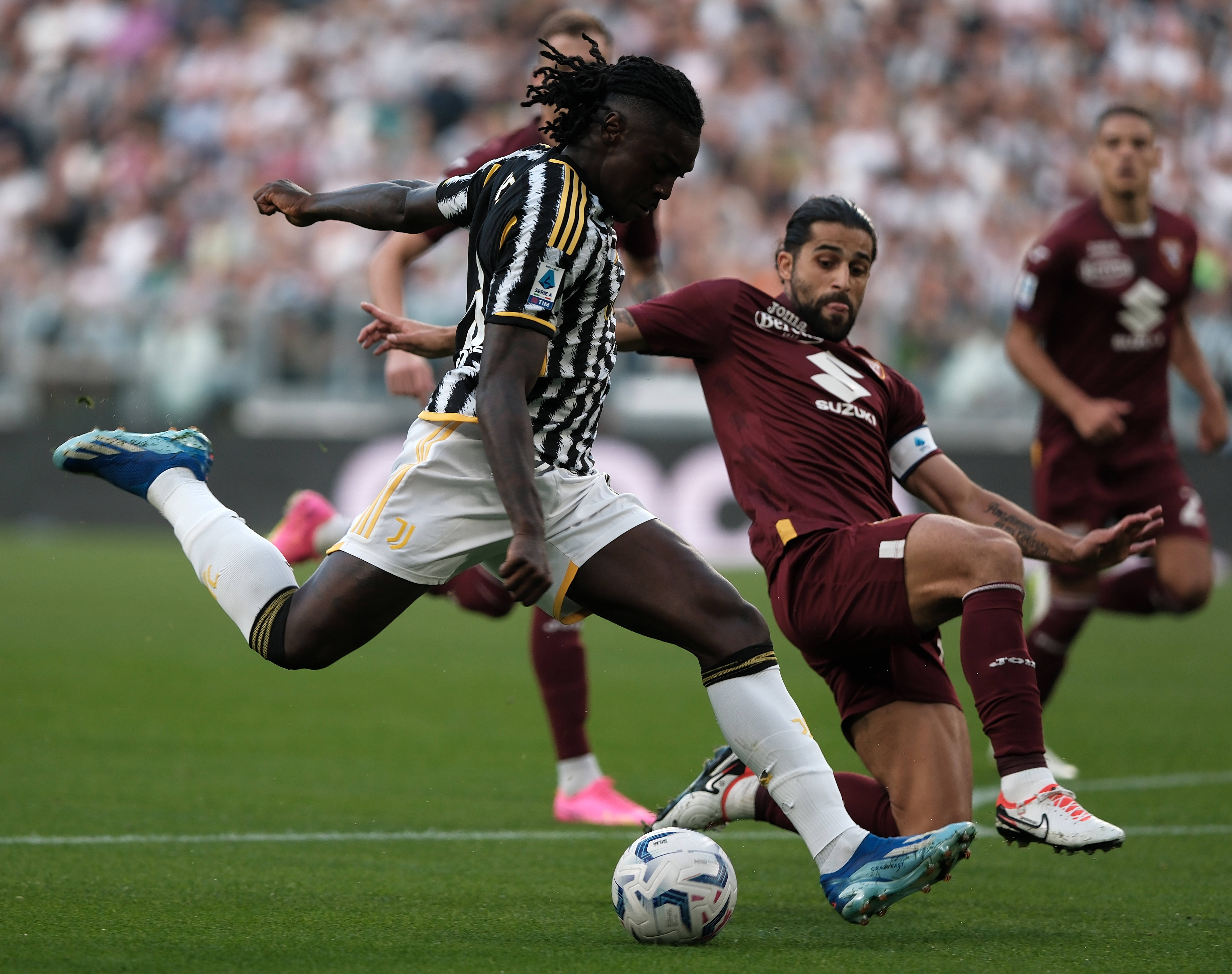 尤文图斯客场告捷,压倒对手 尤文图斯客场告捷,压倒对手