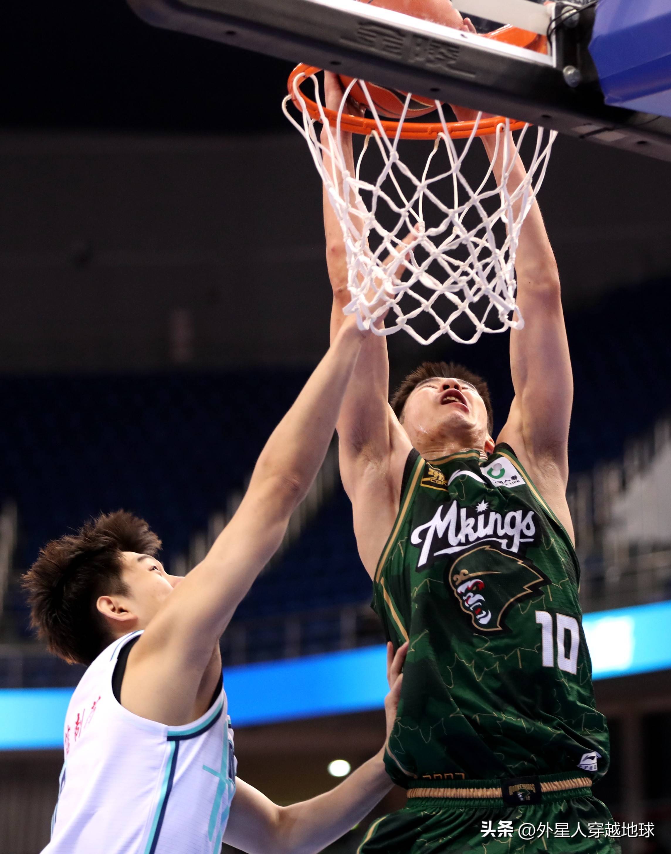 国际篮球赛事高潮迭起,球员表现惊艳动人的简单介绍 国际篮球赛事高潮迭起,球员表现惊艳动人的简单介绍