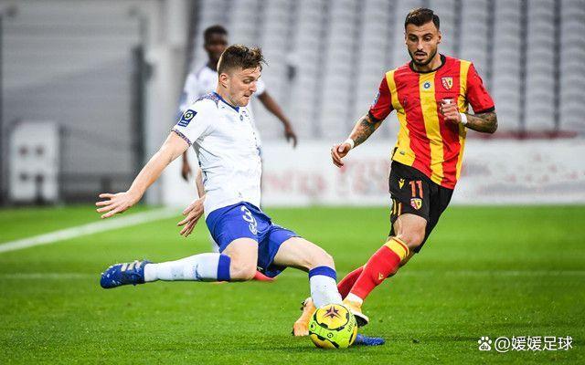 弗赖堡球员发挥出色,帮助球队取得胜利 弗赖堡球员发挥出色,帮助球队取得胜利